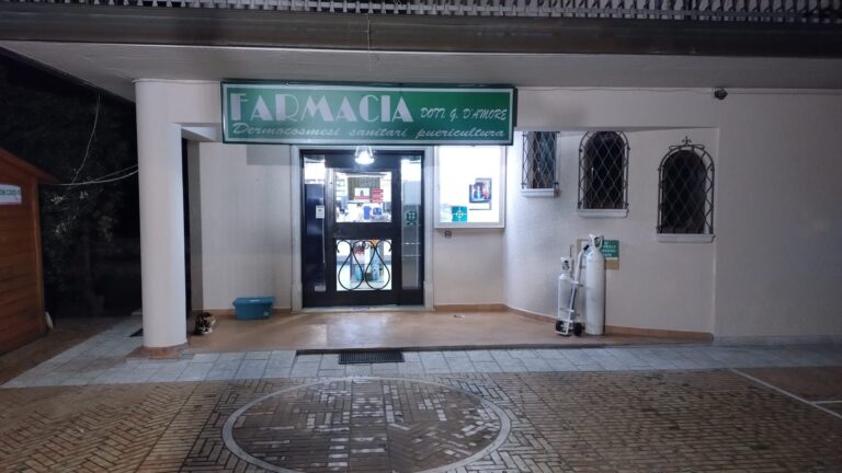 Ladri acrobati in azione a Torella, furto in abitazione e Farmacia: via con casse e argenteria