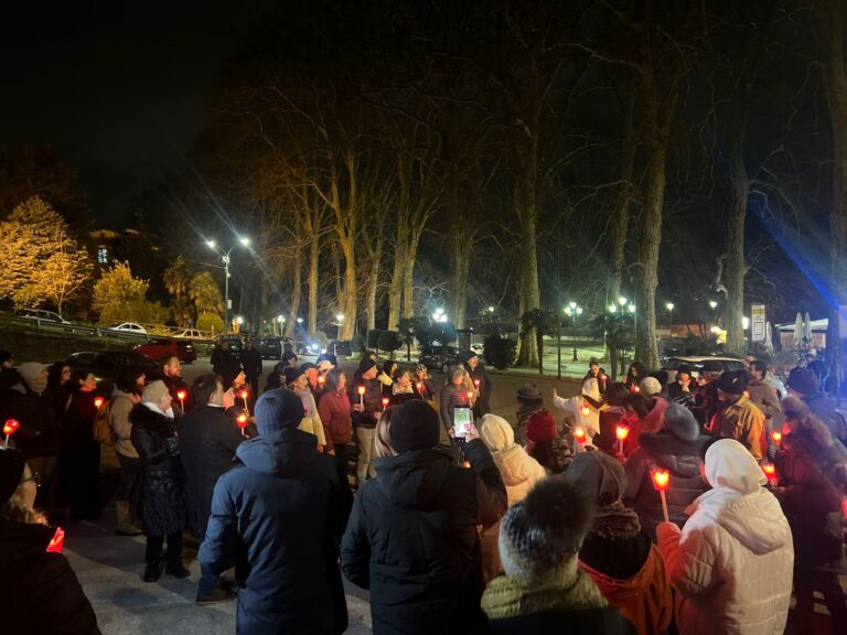 Candelora, il monito di Don Vitaliano alla fiaccolata: basta violenza