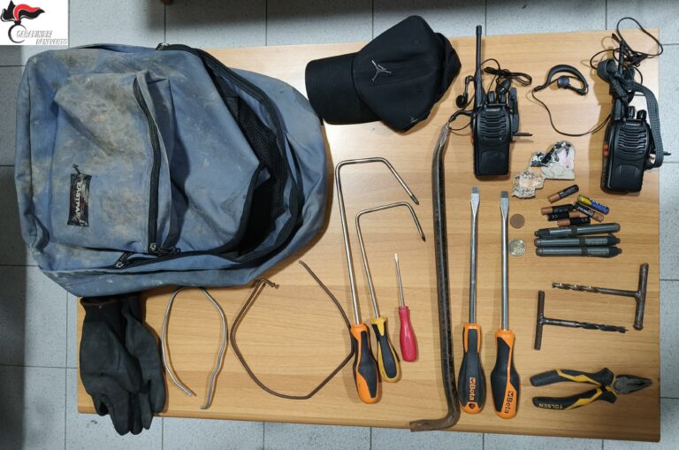 Tentano la fuga speronando l’auto dei Carabinieri: arrestati tre albanesi