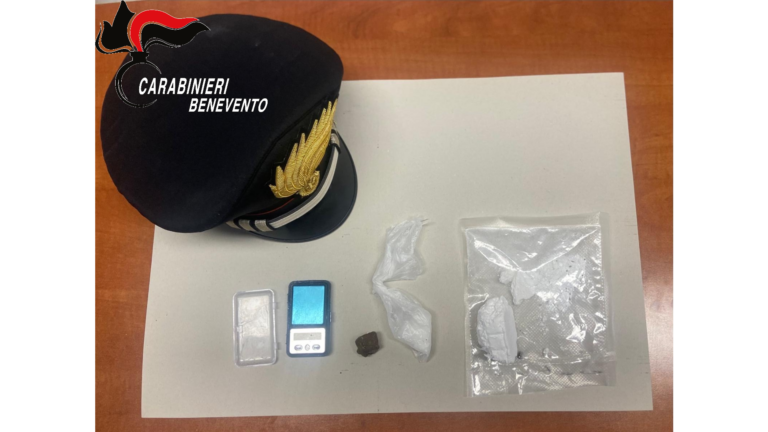 Benevento,  lotta allo spaccio di sostanze stupefacenti:  getta droga dalla finestra,  arrestato dai Carabinieri