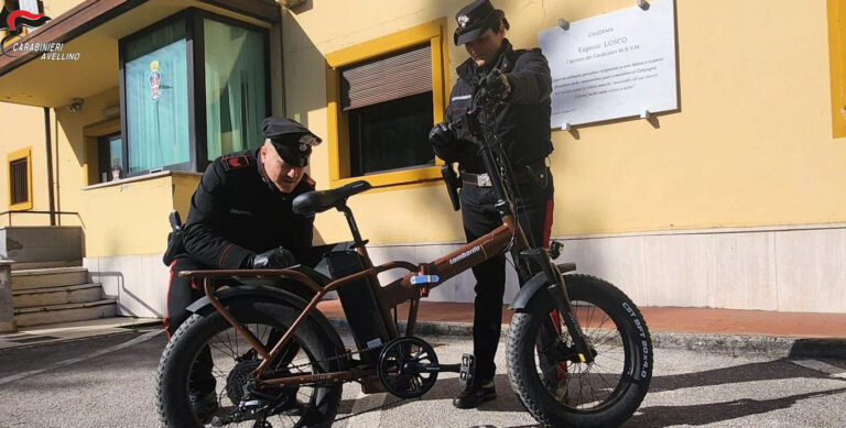 Ruba una bici elettrica: i Carabinieri rintracciano e denunciano 19enne
