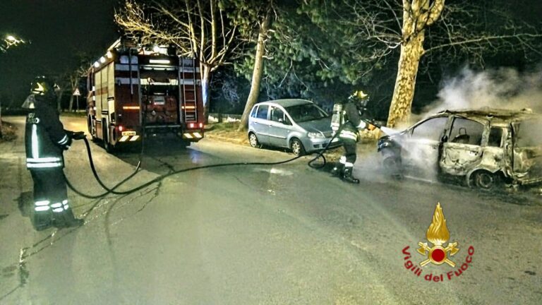Intervento dei Vigili del Fuoco di Avellino per incendio auto a Moschiano