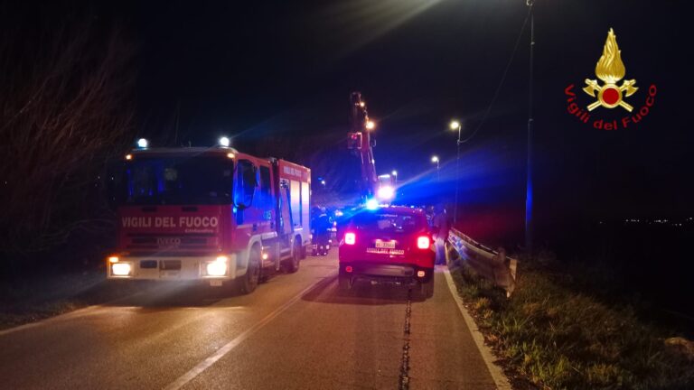 Incidente stradale a Capriglia Irpina: intervento dei Vigili del Fuoco per il recupero di una Fiat Punto ribaltata