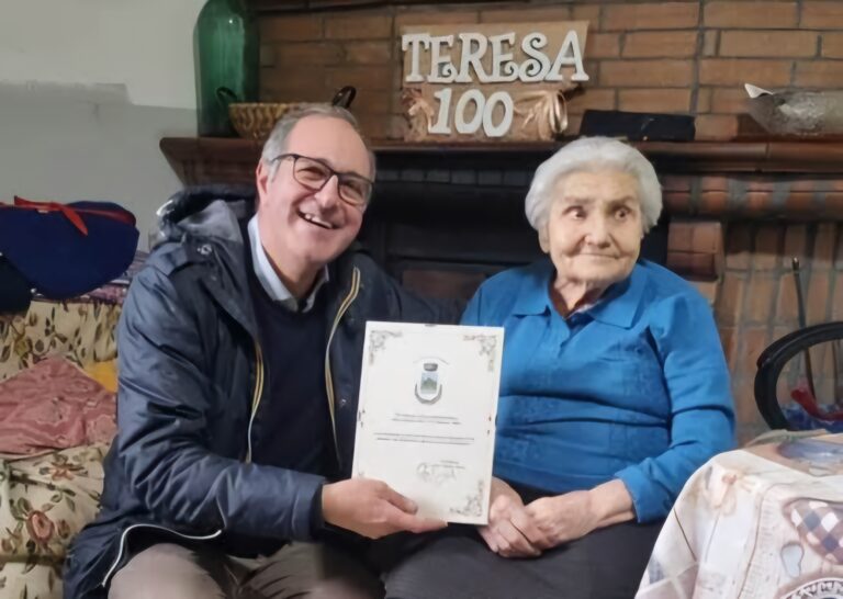 L’Irpinia ha una neo centeneria, festa ad Altavilla per nonna Teresa