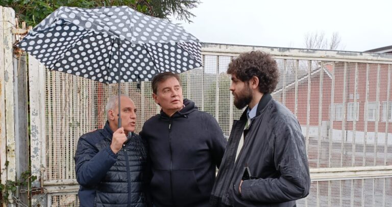 VIDEO-FOTO/ Lucchetti chiusi alla Commissione Giordano: “È tornato il metodo Festa”