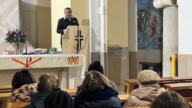 I Carabinieri trascorrono la domenica con gli anziani per metterli in guardia dalle truffe