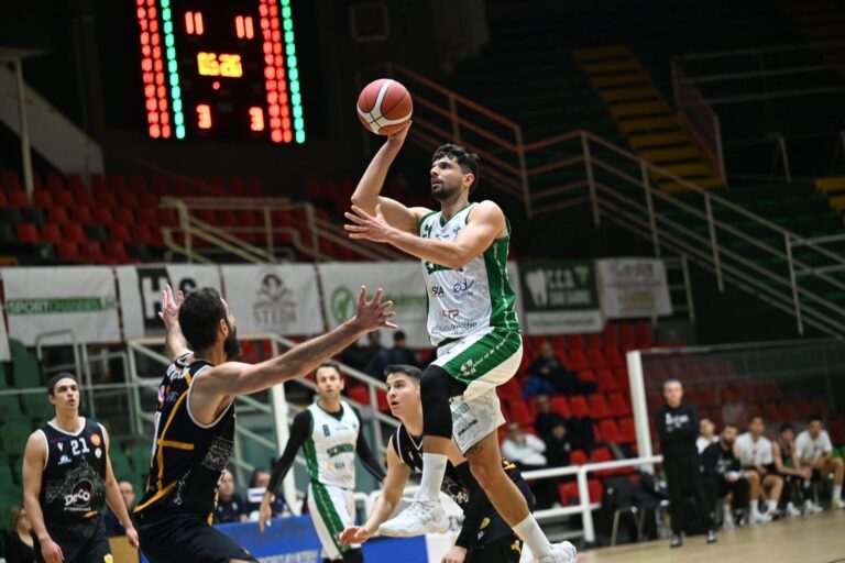 Scandone Avellino, il finale thrilling premia Piazza Armerina