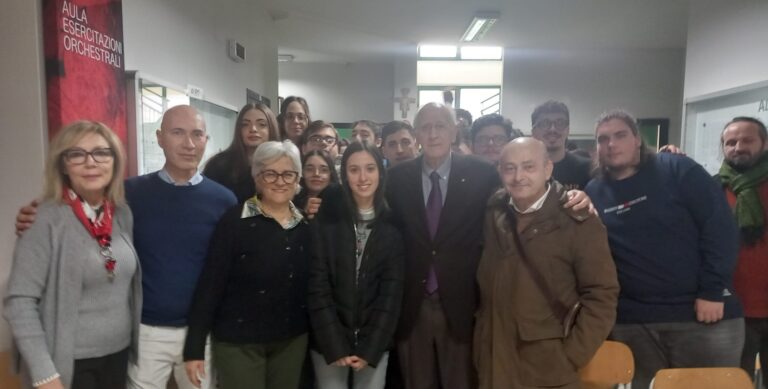 Memoria, Foa’ agli studenti: denunciate sempre, perche’ la scuola puo’ battere il razzismo