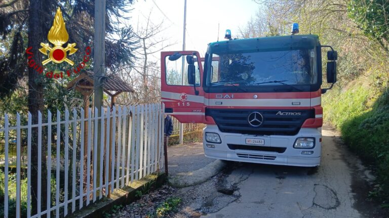 Incendio a Montefredane originato dalla canna fumaria: paura per un anziano