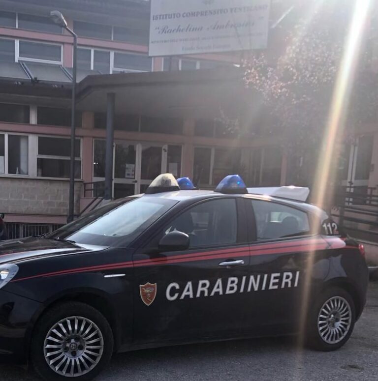 Venticano, danneggiata porta antincendio della scuola media