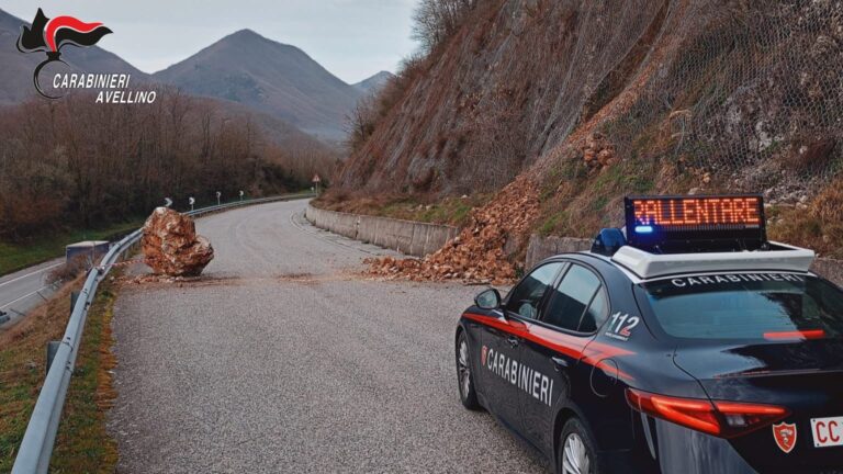 Montemarano, cade un masso lungo la parallela all’Ofantina