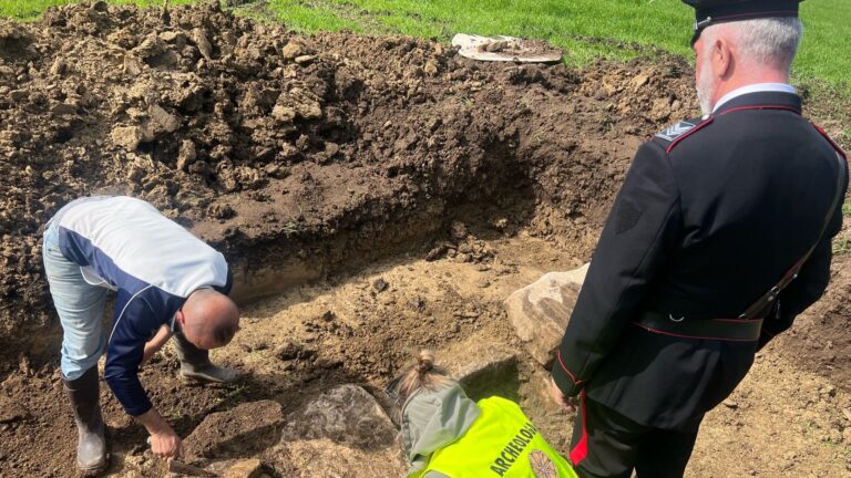 FOTO/ A Bonito altri ritrovamenti di interesse archeologico grazie ai Carabinieri
