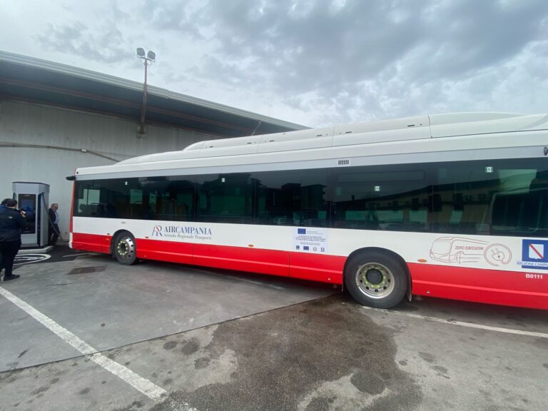 In città i nuovi bus elettrici. E la metro leggera? Riparte a settembre