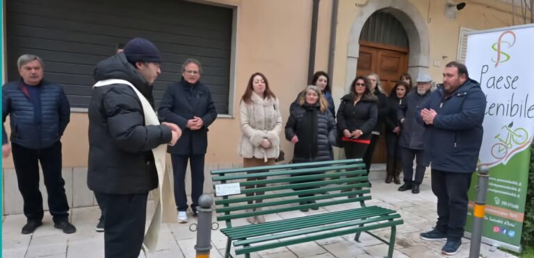 Paesi piu’ sostenibili d’Italia, donata una panchina a Sant’Angelo a Scala