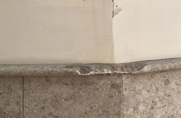 Contrada, ancora vandali in azione: nel mirino la Chiesa di Ospedale