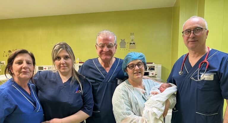 Mamma a 46 anni da gravidanza spontanea: la bella storia al Malzoni Research Hospital