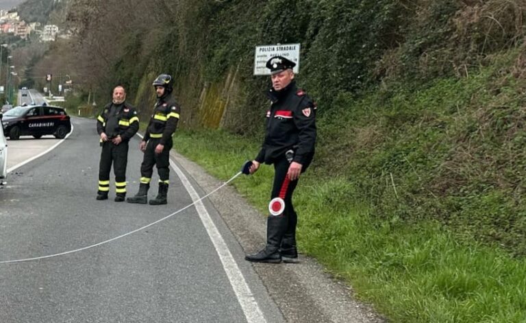 Schianto sulla Provinciale tra due auto, morto uno dei conducenti