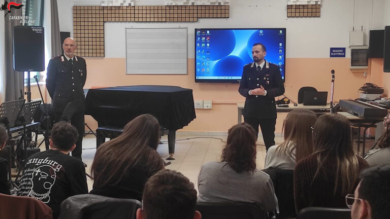 Incontri di prossimità: i Carabinieri del Comando Provinciale di Avellino nelle scuole e centri per anziani