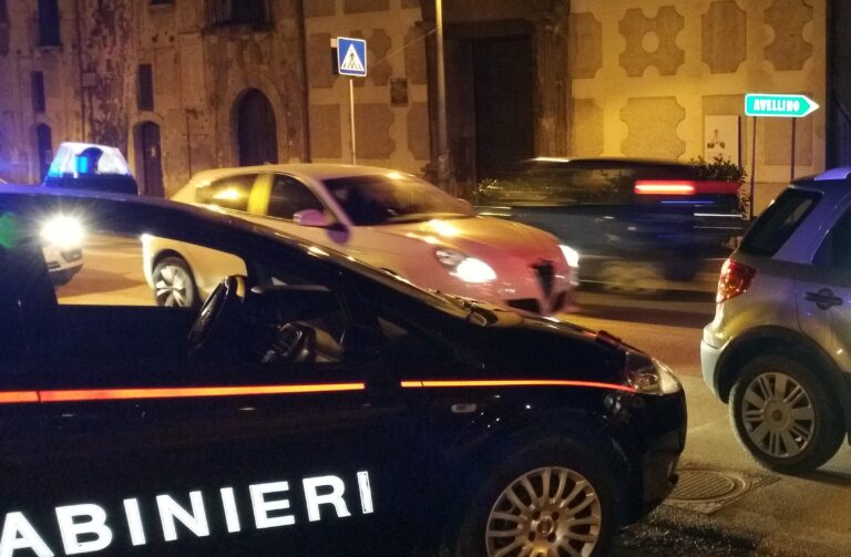 I Carabinieri intercettano un’auto sospetta: giovane automobilista denunciato per porto abusivo di armi