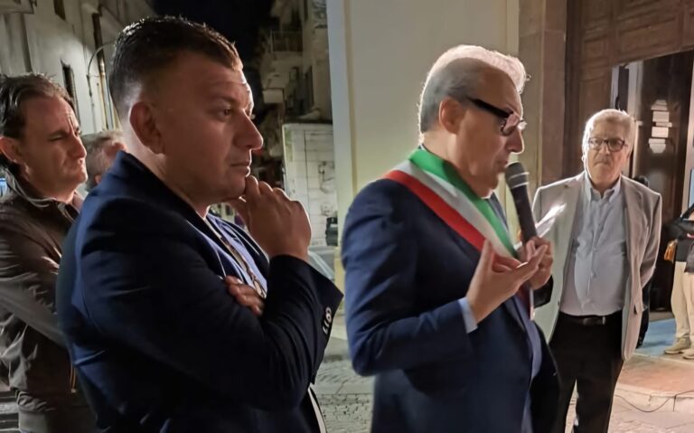 Volantino contro il vicesindaco, arriva la solidarietà dell’amministrazione: sciacallaggio