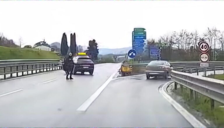Incidente sulla Variante, traffico deviato: sul posto Vigili del Fuoco e Carabinieri