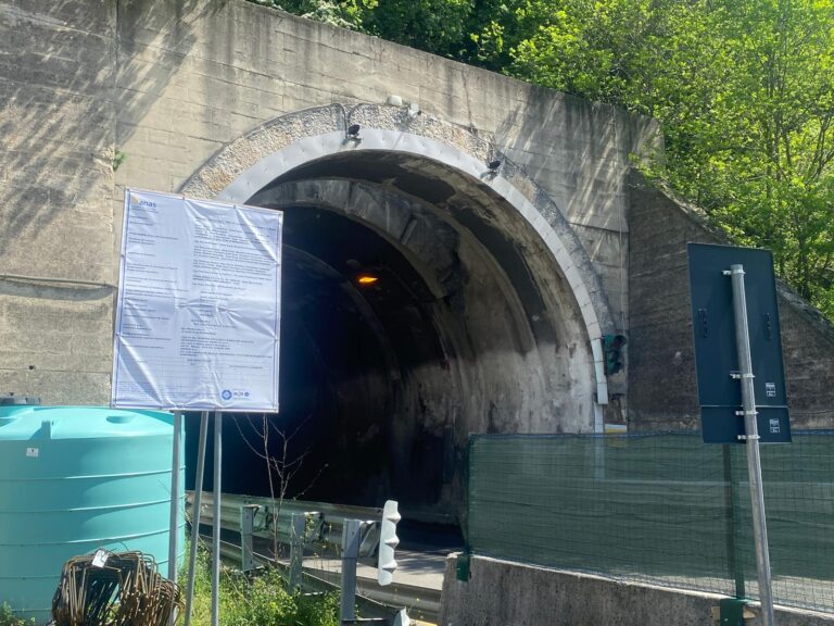 Sul Raccordo ultimi lavori per le barriere spartitraffico. Cronoprogramma ok per la Monte Pergola