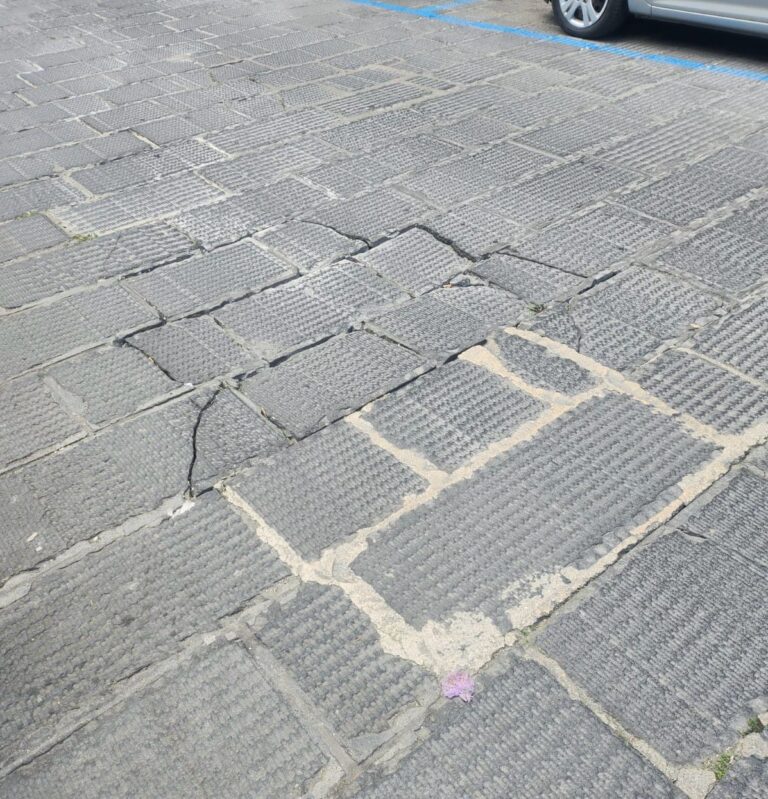 Strade dissestate, dopo Via Dorso disagi per gli automobilisti anche a  Via De Renzi