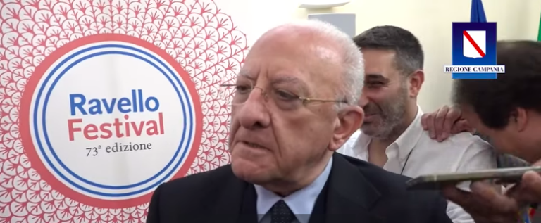 Regionali, lo show di De Luca: per ora sono concorrente di Trump per il papato