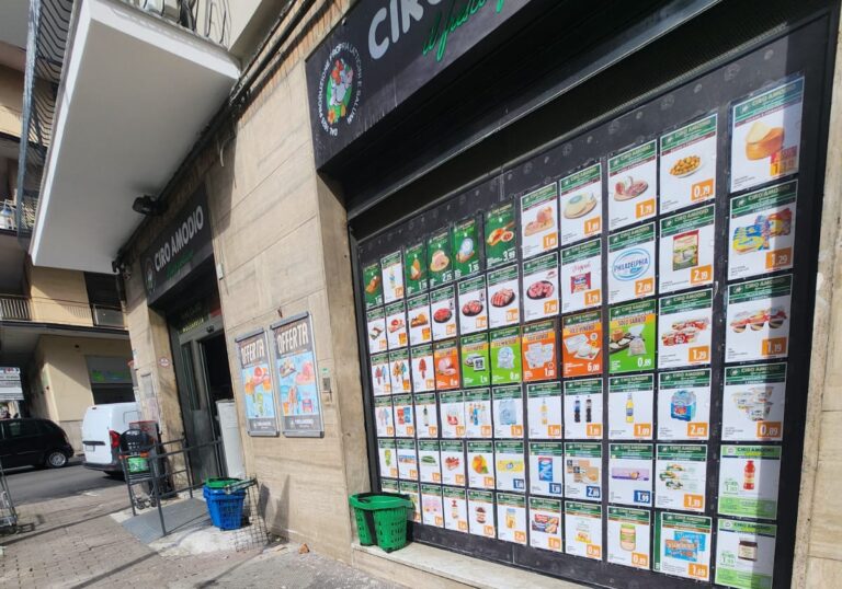 Raid in un supermercato di Via Carducci: banda del flex via con la cassaforte
