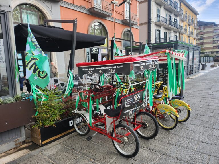 FOTO/ La città biancoverde: Carlucciello sbandieratore, risciò al Corso