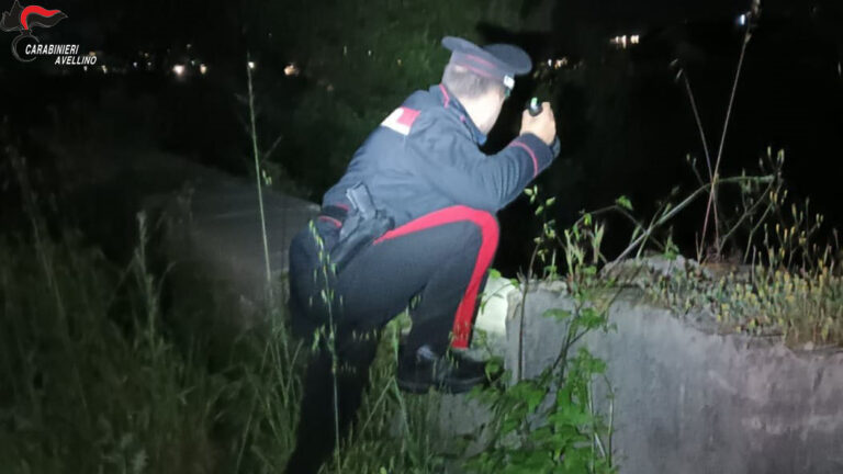 Minaccia di lanciarsi dal ponte: 24enne salvata dai Carabinieri