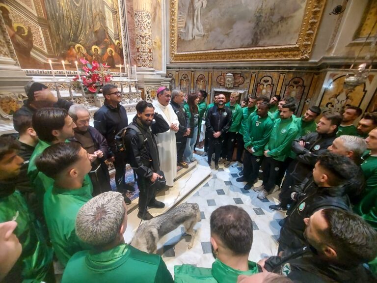 Promessa mantenuta: l’Avellino a piedi fino al Santuario