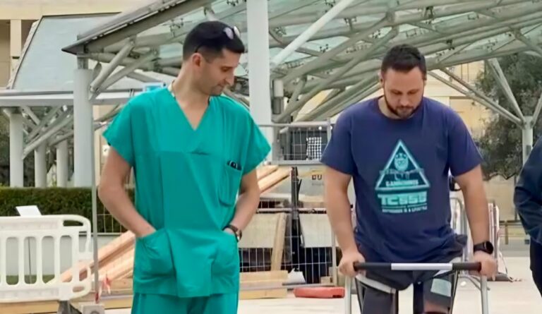 Paraplegico torna a camminare grazie a neurostimolatore: nel team un medico irpino