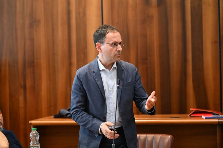 Crisi al Comune, il Pd: finito il tempo dei ricatti, la citta’ merita rispetto ed una risposta