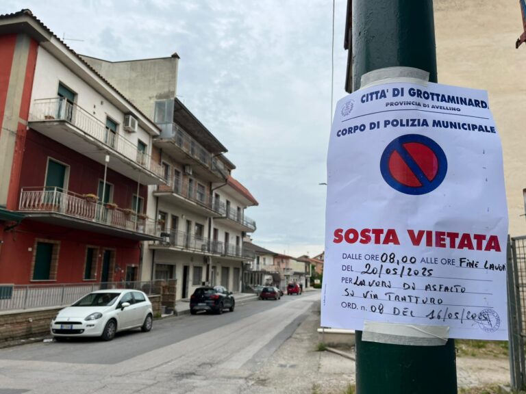 Lavori per il rifacimento di via Tratturo danneggiata dai mezzi pesanti per la costruzione della Stazione Hirpinia