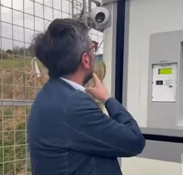 Ariano, ecoisola in tilt per il display danneggiato, Franza:saremo intransigenti