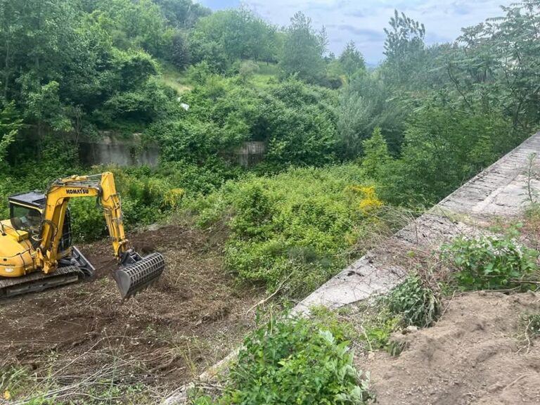 Operaio resta impigliato nella trinciatrice durante i lavori di pulizia dei Regi Lagni