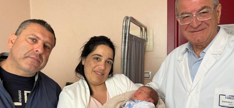 Finalmente mamma a 45 anni, con fecondazione assistita. Dopo 15 anni e rimozione di 10 miomi uterini