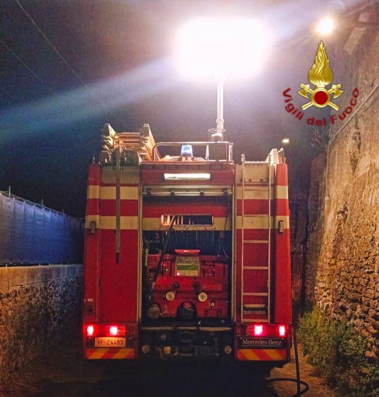 I caschi rossi impegnati in due interventi per incendio