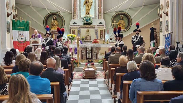 Carabinieri e comunità irpina salutano il Maresciallo Maggiore Luciano Perrone