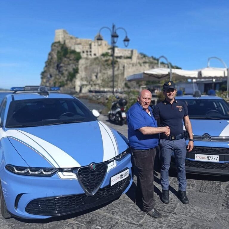Poliziotto irpino si lancia tra le fiamme per salvare uomo rimasto intrappolato in casa