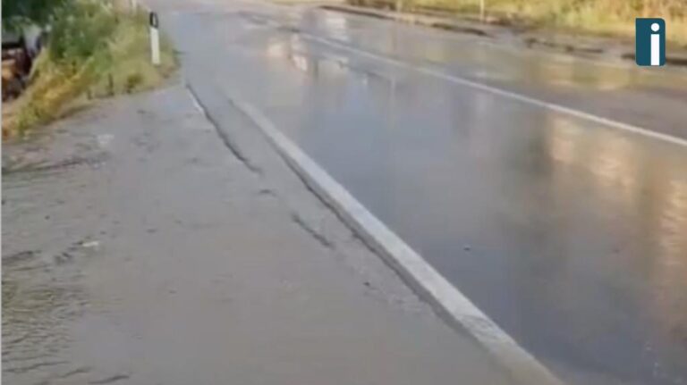 Ancora una condotta che perde acqua  La segnalazione a Calore di Mirabella