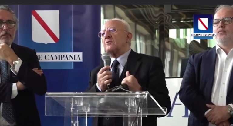 De Luca promette: battaglia di dignita’ contro “portaseccia” e politicanti