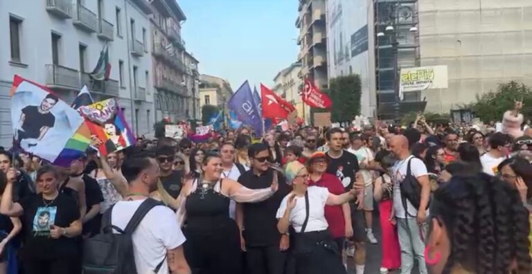 Piazza gremita per l’Irpinia Pride 2025: Avellino sfila per i diritti
