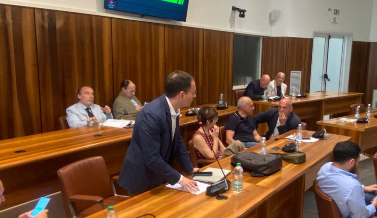 Ambrosone (Pd): non spariamo sulla “Croce Rossa”, ma Nargi non può solo galleggiare
