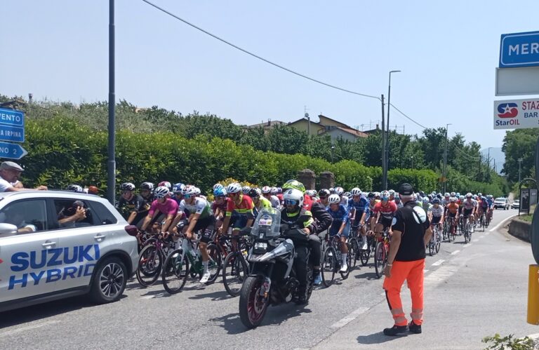 Ciclisti ancora a terra: cadute e disagi in Irpinia al “Giro di Campania”