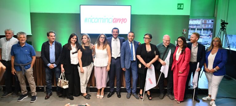 Festa-show: “ll Re non è solo, tornerò sindaco”. E attacca la stampa