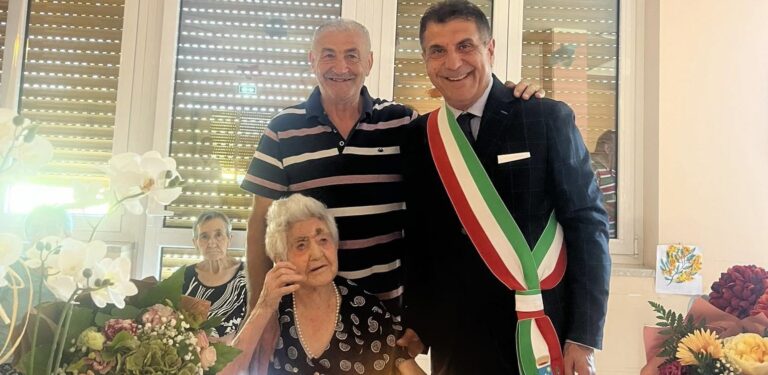 Mirabella Eclano festeggia i 100 anni di Assunta De Simone