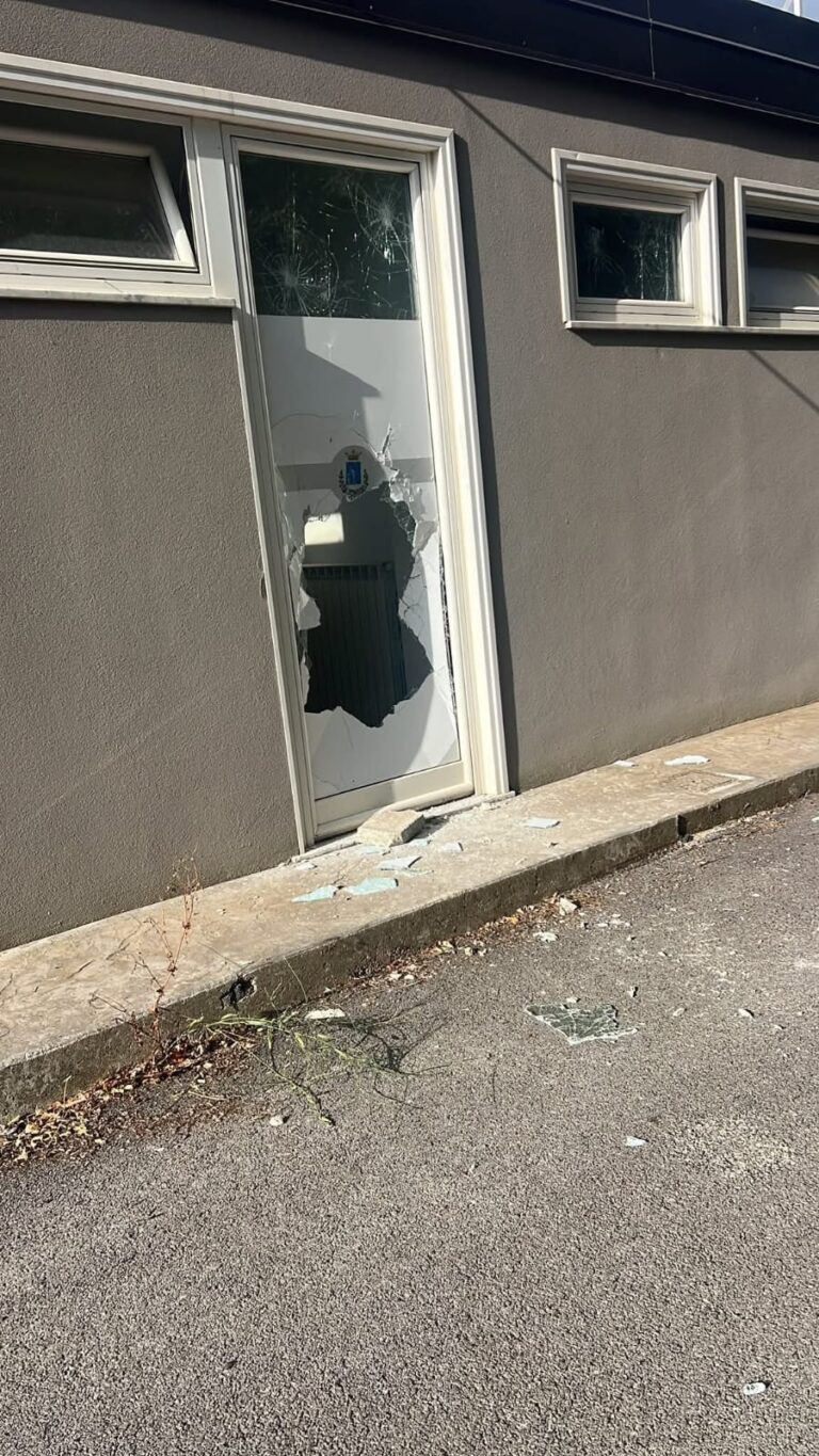 Mercogliano, danni agli spogliatoi del campo sportivo