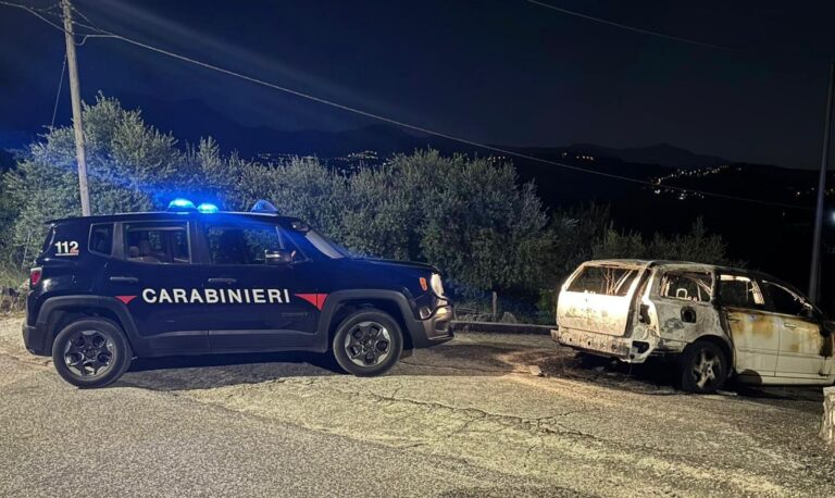Montemiletto, auto in fiamme nella notte